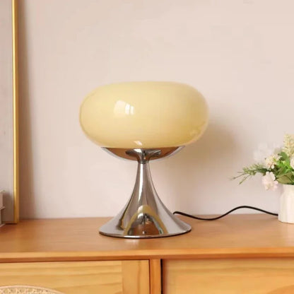 Bauhaus Cream Wind Table Lamp Modern LED Green Apple Table Lamp for Living Room Vintage Glass Atmosphere Table Light