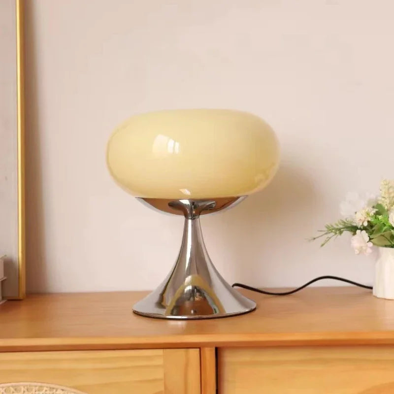 Bauhaus Cream Wind Table Lamp Modern LED Green Apple Table Lamp for Living Room Vintage Glass Atmosphere Table Light